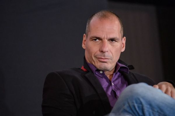 Βαρουφάκης εναντίον Τρόικας: Παράλογη η συρρίκνωση του Δημοσίου