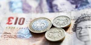 Κοντά στα χαμηλότερα επίπεδα του τελευταίου εξαμήνου η βρετανική λίρα