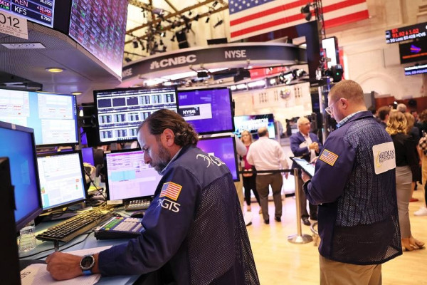 «Βουτιά» στη Wall Street υπό το φόβο Κογκρέσου και πληθωρισμού