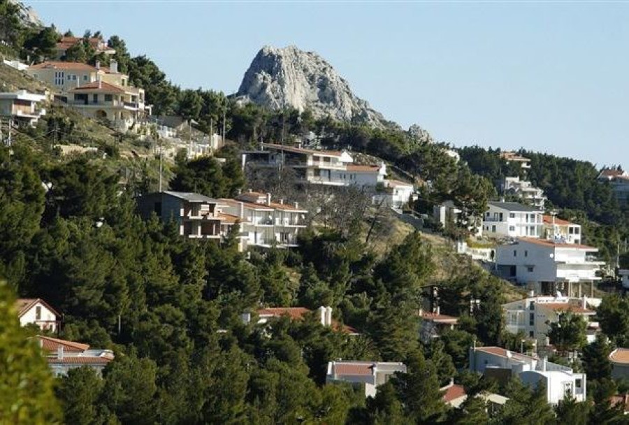 «Τσακωμός» κυβέρνησης- ΣΥΡΙΖΑ για τις νομιμοποιήσεις αυθαιρέτων