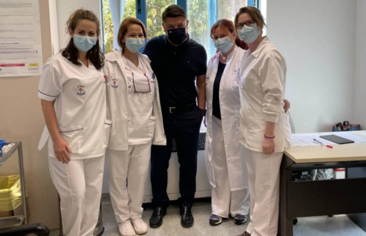 Έκανε την τρίτη δόση του εμβολίου ο Χαρδαλιάς-Το μήνυμά του