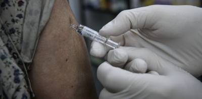 Κορονοϊός: Το εμβόλιο, η μετάλλαξη και το ρεβεγιόν