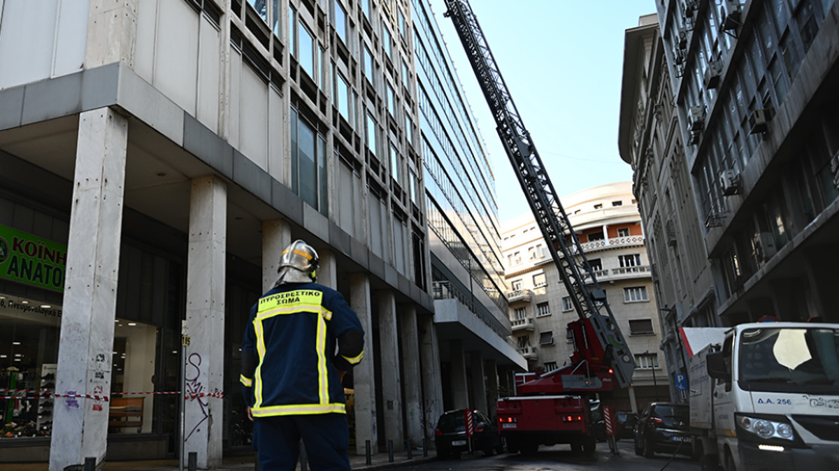 Βόμβα στο Υπ.Εργασίας: Καταγράφηκαν δύο δράστες-Κανονικά οι υπηρεσίες τη Δευτέρα