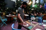 Λοιμωξιολόγοι: Αποφασίζουν για μουσική, γάμους- Υπό εξέταση... προνόμια εμβολιασμένων