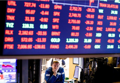 Sell-off στη Wall Street-Πάνω από 300μ. έχασε ο Dow Jones