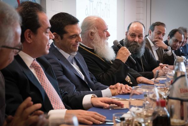 Ο Αλ. Τσίπρας και τα αμήχανα χαμόγελα με τον Ιερώνυμο