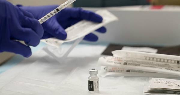 Εμβολιασμοί: Ανοίγει Μεγάλο Σάββατο η πλατφόρμα για τους 45-49