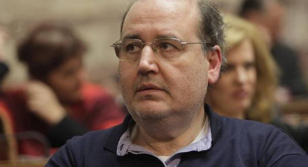 «Παράθυρο» πρόωρων εκλογών τον Μάιο βλέπει ο Φίλης