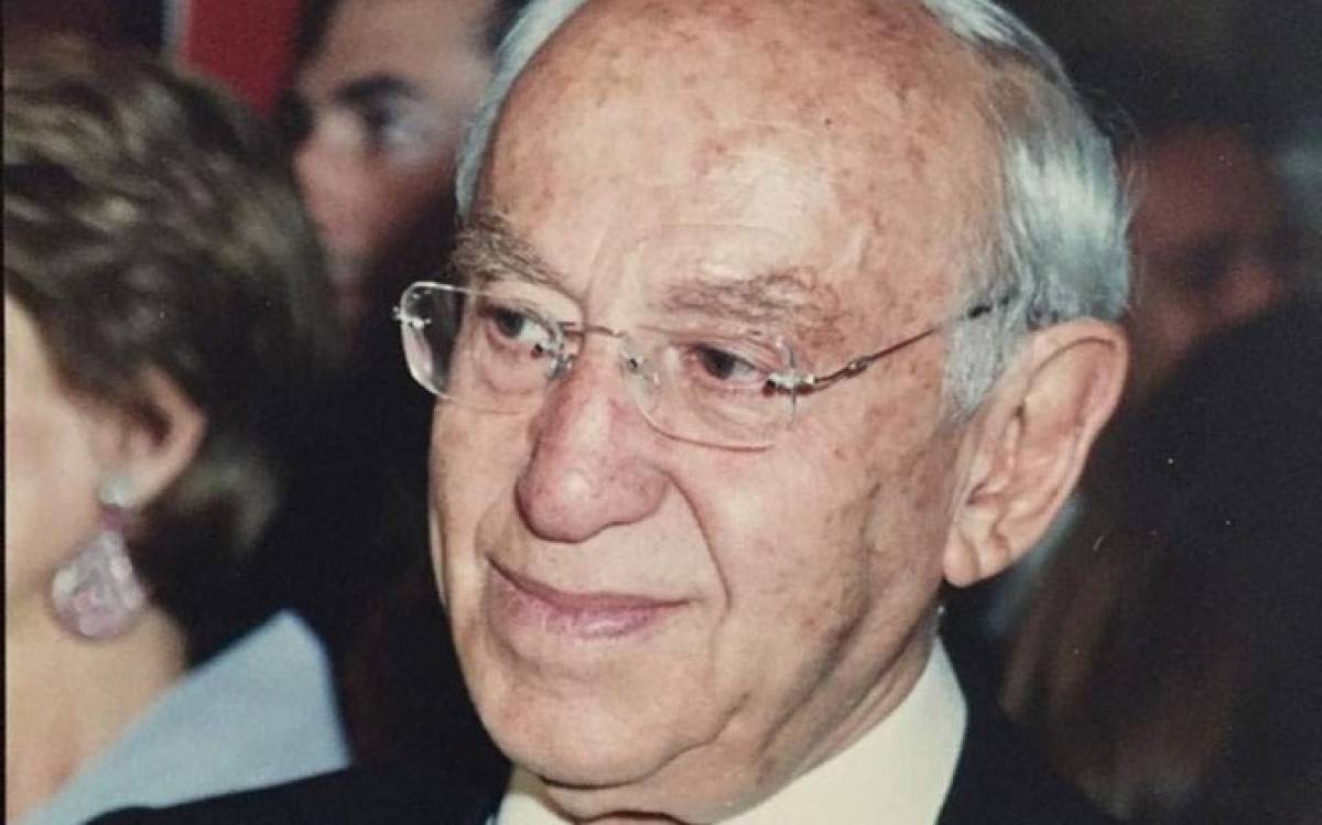Απεβίωσε ο Μηνάς Εφραίμογλου
