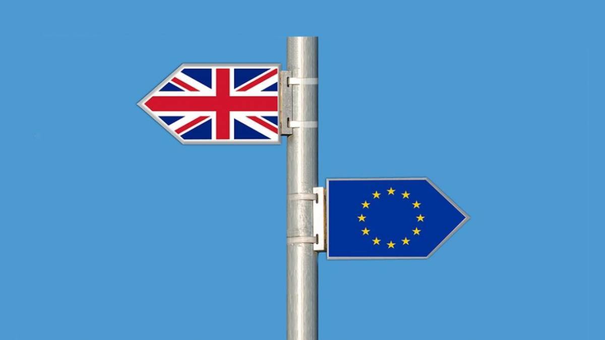 Brexit: Ανταλλάσσουν «βέλη» Βρυξέλλες και Λονδίνο