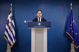 Πέτσας: Απομακρύνεται η 7η Δεκεμβρίου για άρση του lockdown