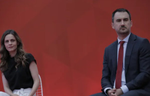 Στήριξη στην Αχτσιόγλου και από τον Χαρίτση