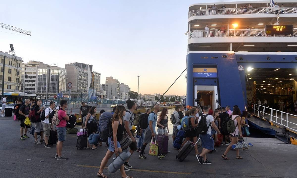 Υπ. Ναυτιλίας: Με τους μισούς επιβάτες η κίνηση των πλοίων