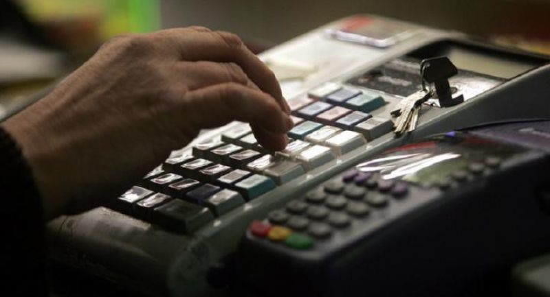 Ο κατάλογος προστίμων για μη έκδοση αποδείξεων και «πειραγμένες» ταμειακές