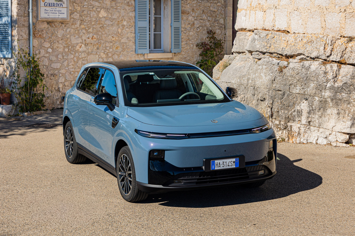 Tο νέο Leapmotor B10 είναι διαθέσιμο σε τρεις εκδόσεις