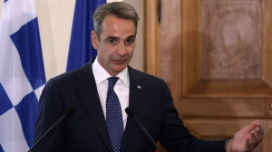 Μητσοτάκης για αστυνομικό: Στέκομαι με σεβασμό μπροστά στη θυσία του