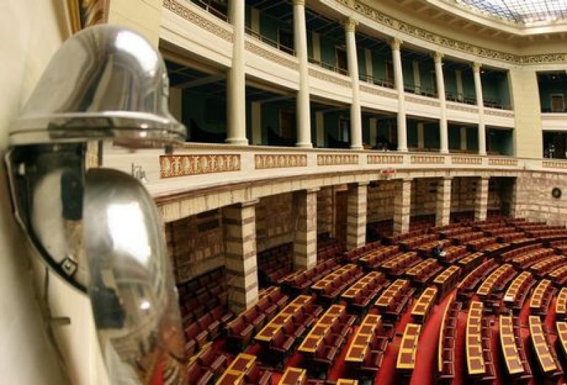 Τέλος στη διπλή ασφάλιση βουλευτών, υπουργών και αιρετών