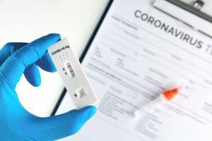 Να μην κάνουν PCR όσοι βγαίνουν θετικοί σε rapid