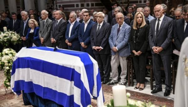 Το τελευταίο αντίο στον Αντώνη Λιβάνη