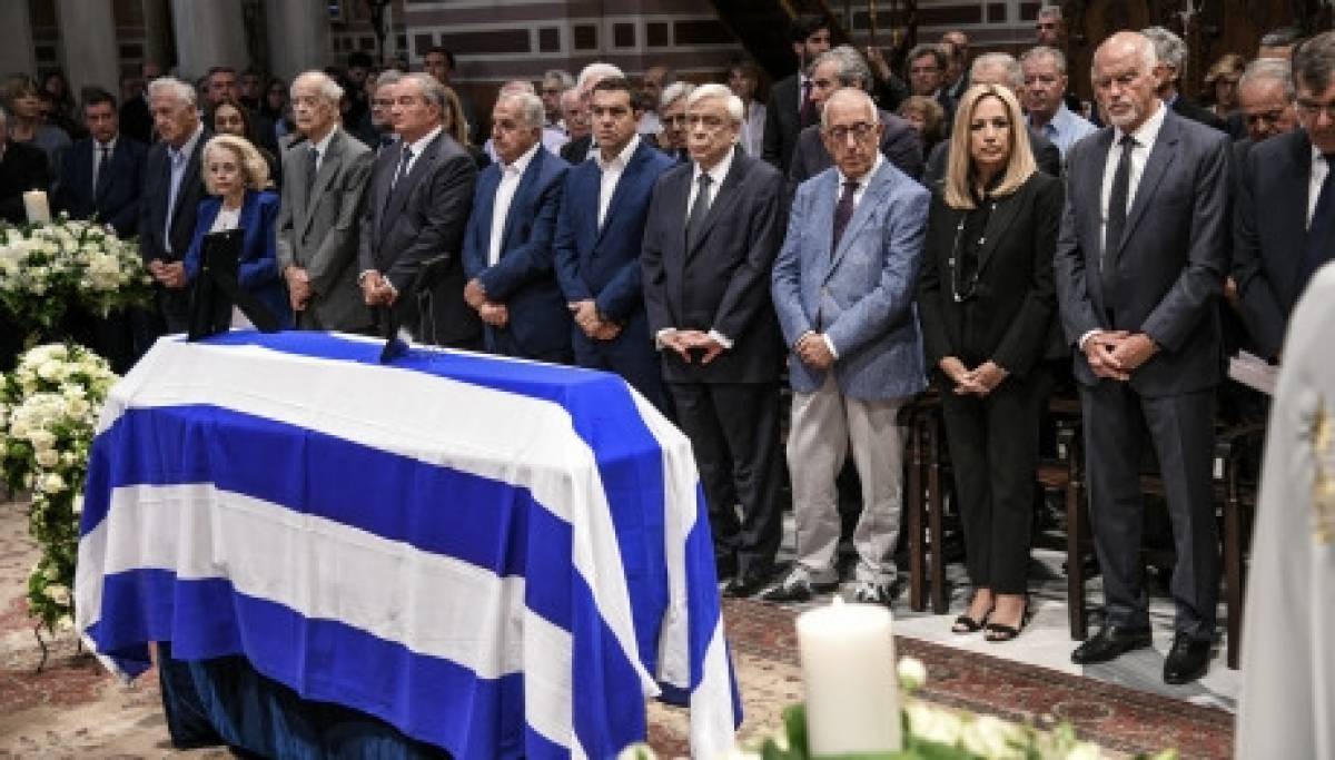 Το τελευταίο αντίο στον Αντώνη Λιβάνη