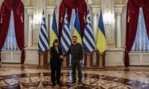 Σακελλαροπούλου σε Ζελένσκι: Δεν θα ξεχάσουμε τα εγκλήματα στη Μαριούπολη