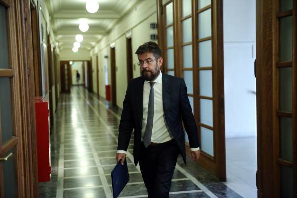 Οι... ανησυχίες των Financial Times για τον Μιχάλη Καλογήρου