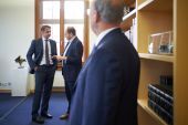 Μητσοτάκης σε Σολτς: Μείωση φορολογικών συντελεστών για αναπτυξιακό άλμα