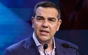 Παρέμβαση Τσίπρα στη Ρώμη: Τιμή στη Μυρσίνη Ζορμπά - Κάλεσμα για αντίσταση στη δημοκρατική παρακμή