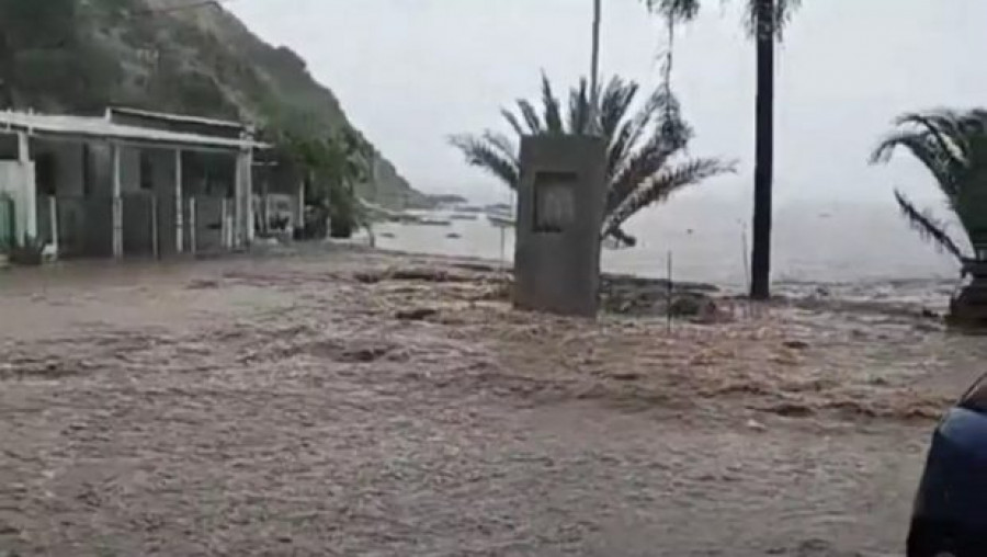 Σε κατάσταση έκτακτης ανάγκης η Σκύρος- Καταστροφές από την κακοκαιρία