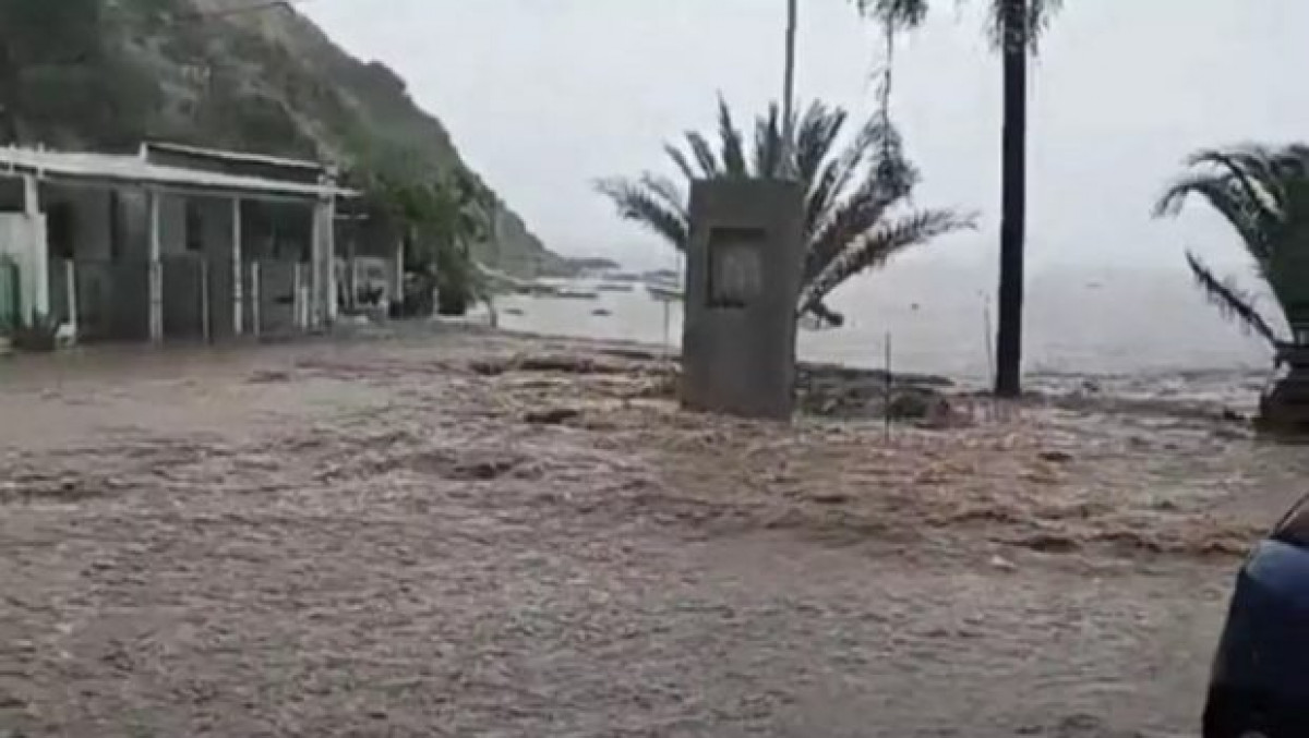 Σε κατάσταση έκτακτης ανάγκης η Σκύρος- Καταστροφές από την κακοκαιρία