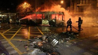 Νύχτα βίαιων επεισοδίων στη Χιλή με νεκρούς και συλλήψεις