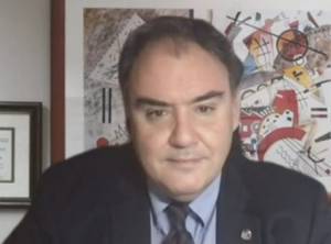Σαρηγιάννης: Μέχρι και 5.000 κρούσματα με ανοιχτό λιανεμπόριο