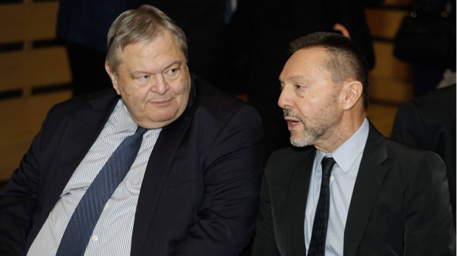 Ο Βενιζέλος, ο Ανδρουλάκης και αυτό το «κάτι» που ξέχασε ο Μητσοτάκης για τη Novartis
