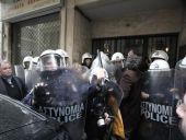 Πλειστηριασμοί: Πέντε τραυματίες σε επεισόδια έξω από συμβολαιογραφείο στη Θεμιστοκλέους