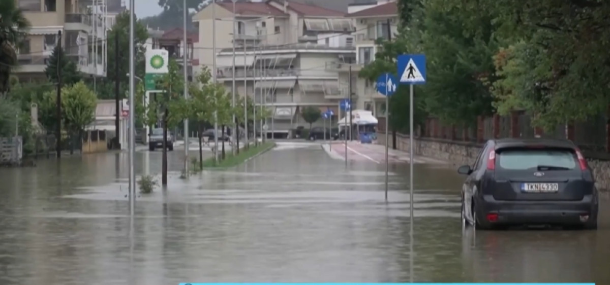 Συναγερμός για την υπερχείλιση του Πηνειού- Μάχη για τους εγκλωβισμένους