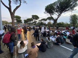 G20: «Μπλόκο» από διαδηλωτές έξω από το συνεδριακό κέντρο