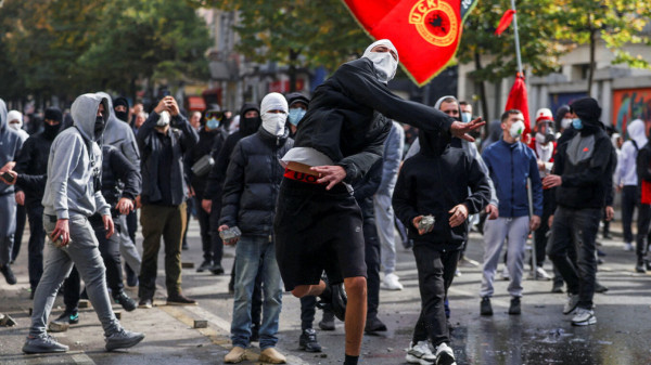 Αλβανία: Ο Ράμα απορρίπτει τις εκκλήσεις για παραίτηση εν μέσω μαζικών διαδηλώσεων