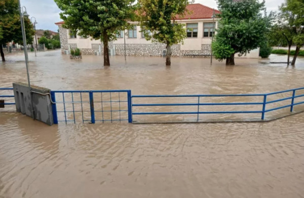 Αύριο οι ανακοινώσεις για τα σχολεία της Θεσσαλίας-Προσπάθειες για τηλεκπαίδευση