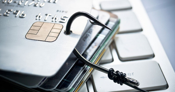 Ηλεκτρονικές απάτες: Πώς αδειάζουν λογαριασμοί με τη μέθοδο phishing