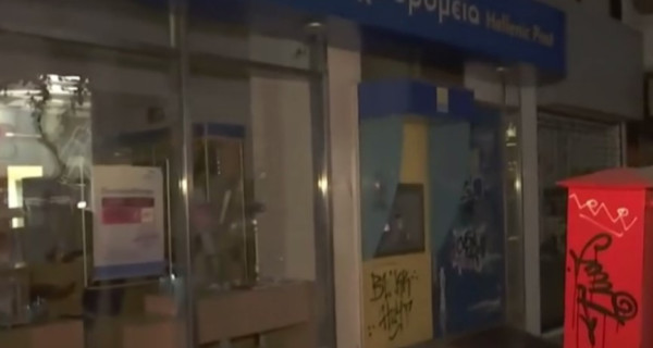 Κουκάκι: Άγνωστοι επιτέθηκαν σε υποκατάστημα των ΕΛΤΑ