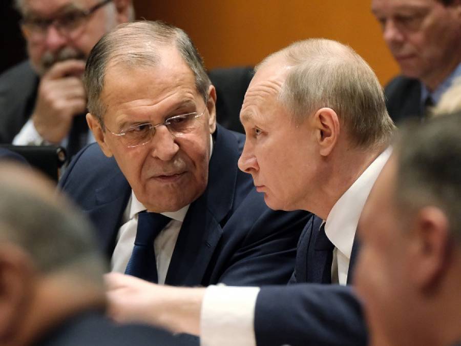 Η ΕΕ σχεδιάζει να «παγώσει» τα περιουσιακά στοιχεία των Πούτιν-Λαβρόφ