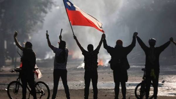 Κοινωνική κρίση στη Χιλή: Επεισόδια, λεηλασίες και εμπρησμοί