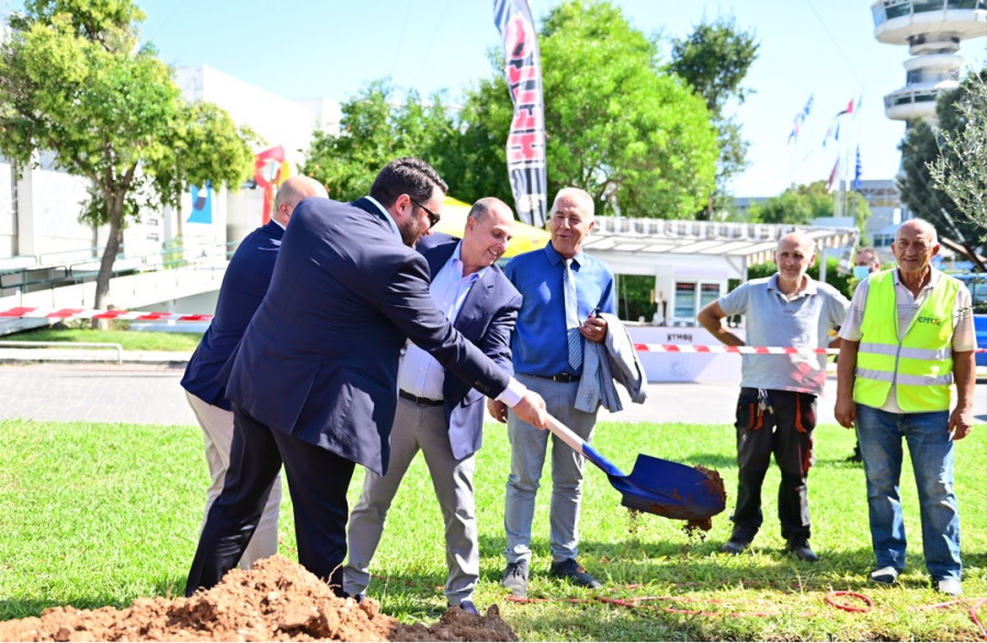 Η ΕΡΓΟΣΕ μεταφύτευσε υπεραιωνόβια ελιά στην «καρδιά» της ΔΕΘ