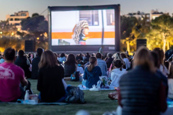 Park Your Cinema στο Ίδρυμα Σταύρος Νιάρχος: Δωρεάν ταινίες για μικρούς και μεγάλους στο Ξέφωτο