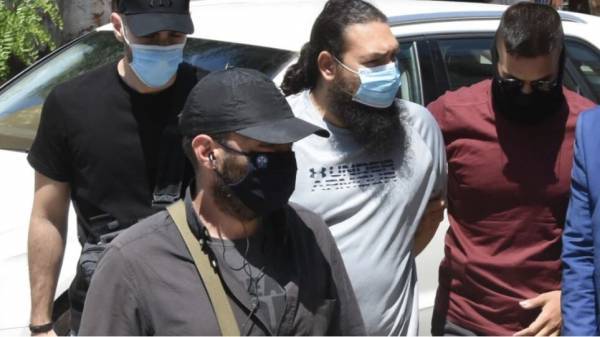 Μονή Πετράκη: Προφυλακιστέος ο κληρικός για την επίθεση με βιτριόλι