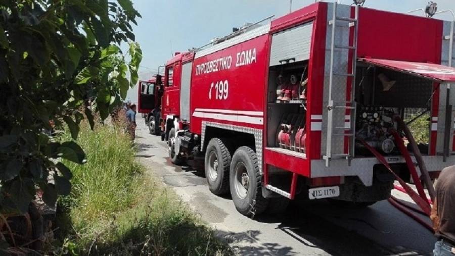 Οριοθετήθηκε η φωτιά στη Σαλαμίνα