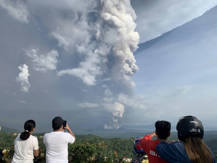 Φιλιππίνες: Μαζικές εκκενώσεις μετά την έκρηξη του ηφαιστείου Ταάλ