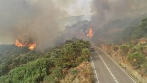 Φωτιά στην Θεσσαλονίκη κοντά σε κατοικημένη περιοχή