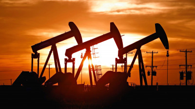 Πετρέλαιο-Άνοδος τιμών: Η πρώτη αντίδραση στο ευρωπαϊκό εμπάργκο στη Ρωσία