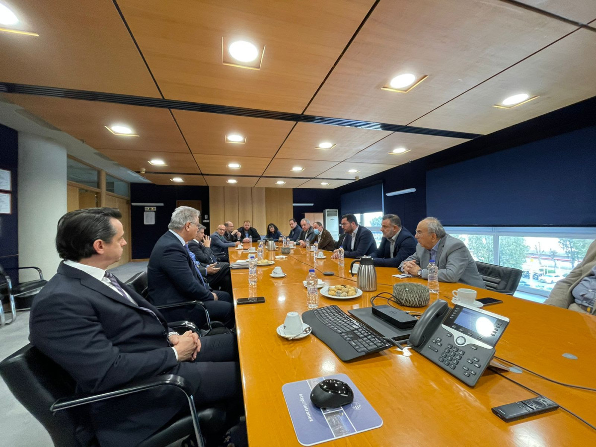 O Γραμματέας του ΠΑΣΟΚ επισκέφθηκε τους εργαζομένους στα Ελληνικά Πετρέλαια